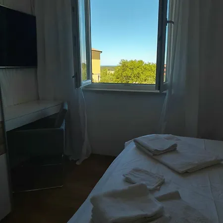 Bed & Breakfast Lovely